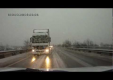 Обгон грузовика на скольской дороге на задней передаче